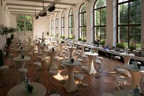 Die Orangerie eignet sich hervorragend für Ihre Feierlichkeiten Die Orangerie eignet sich hervorragend für Ihre Feierlichkeiten