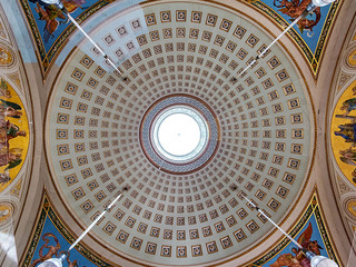 Klassizistischer Kuppelsaal im Schlossmuseum