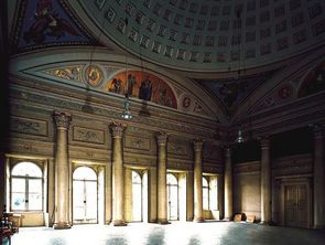 Klassizistischer Kuppelsaal im Schlossmuseum Klassizistischer Kuppelsaal im Schlossmuseum