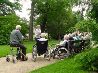 Führung durch den Schlosspark für Demenzerkrankte